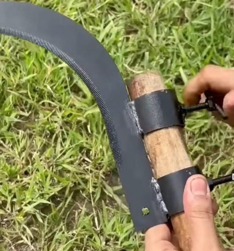Hand Sickle Cutter - Sharp Curved Blade for Grass, Weeds, Harvesting, Gardening, and Farming | Durable Manual Garden Tool for Lawn and Crop Cutting (Only Blade)