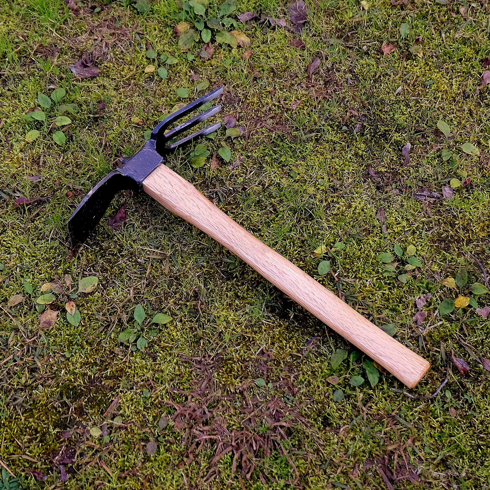 Hoe Cultivator Combo Hand Tiller 14-3/4" Heavy Duty Hand Forged Japanese Steel Blade, Japanese Gardening Tool for Digging, Raking, Cultivating, Weeding, Made in Japan - Image 3